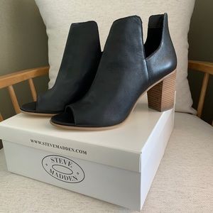 Steve Madden black leather NELLO booties